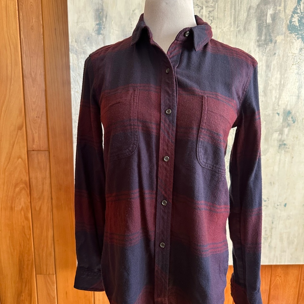 Athleta Heat Gen Lumber Jill Burgundy & Blue Plaid Flannel Long Sleeve X…